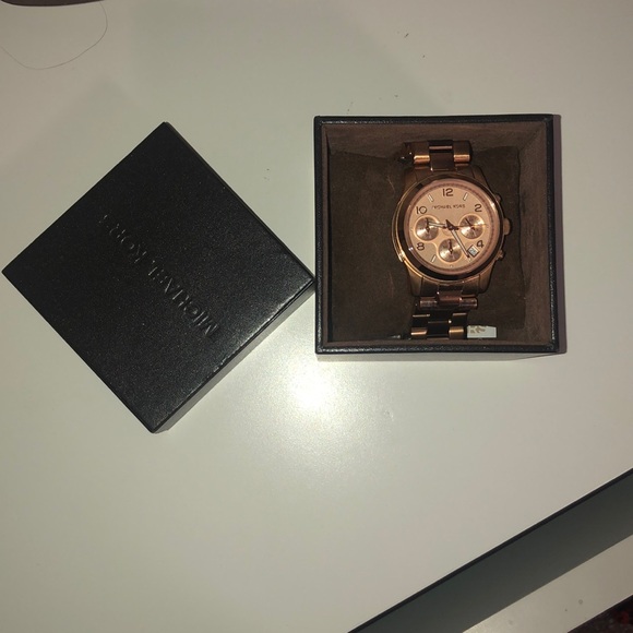 Watch - Picture 2 of 3